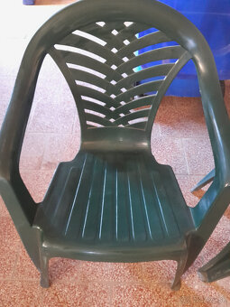 Záhradný plastový stolík - 4