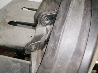 kia sorento predne svetlo ľave - 4