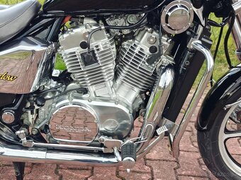 Honda VT 700 Shadow - 4