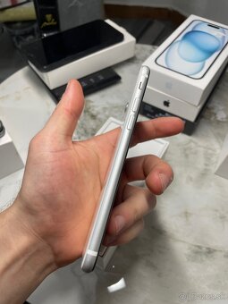 iPhone SE 2022 64GB - 4