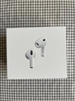 Apple AirPods Pro 3 - 4