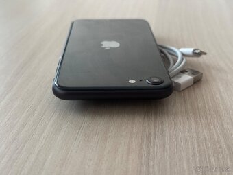 Predám iPhone SE 2020 64gb Black - 4