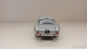 1:18 FERRARI 250GT BERLINETTA - 4