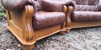 Kožená sedacia súprava 3+1+1 s masivnym drevom - 4