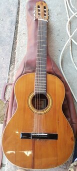 3 Gitary + 2 obal - 4