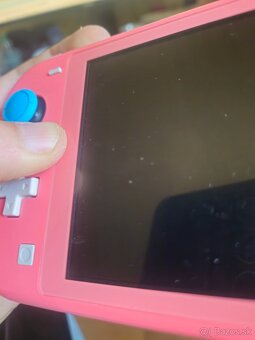 Predám Nintendo switch lite pink - 4