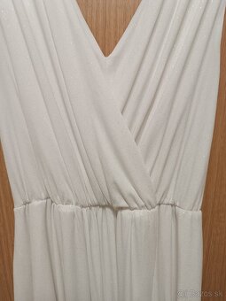 Trblietavé svadobné šaty s rozparkom - 4