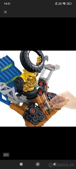 Hot Wheels Monster Trucks Mega-Wrex vs Crushzilla - 4