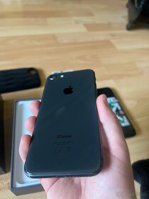 iPhone 8 64GB Space Gray - 4