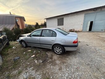 Toyota avensis 2.0i Rozpredam na náhradné diely - 4