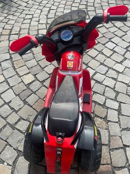 Elektrická trojkolka Peg Perego Ducati Desmosedici - 4