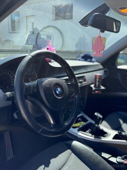 Predám BMW e91 320D - 4