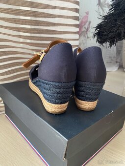 Predám Sandále Tommy Hilfiger NOVE - 4