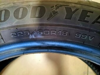 Predám zimné pneumatiky Goodyear 225/50 R18 - 4