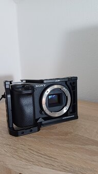 Sony A6400 + MEIKE 50mm F0.95 + príslušenstvo - TOP STAV - 4