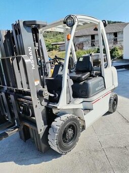 Plynový vysokozdvižný vozík NISSAN 2,5 T. 3500 mth - 4