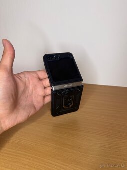 Samsung Galaxy Z Flip 5 - 4