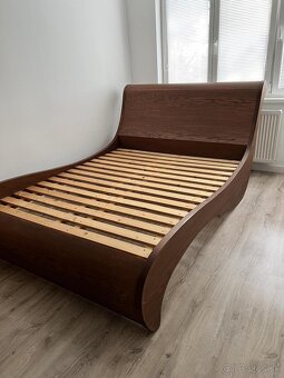 Manželská posteľ z dubového masívu + 2x nočný stolík - 4