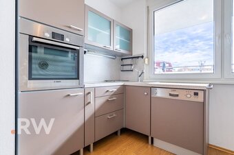 REZERVOVANÉ - VEĽKORYSÝ 2 izb. s takmer až 14 m2 TERASOU - 4
