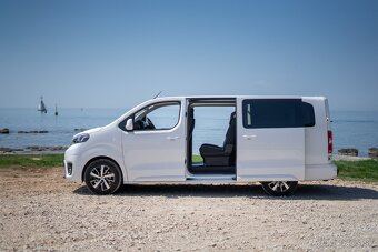 Prenájom 8 miestnej dodávky Toyota Proace Verso - 4