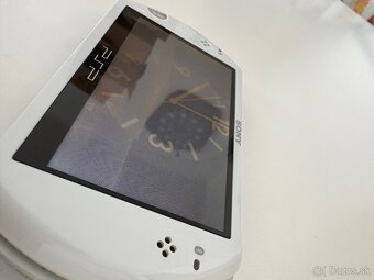 Playstation Portable GO White - 4