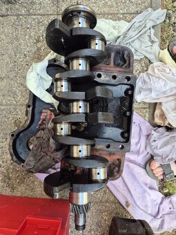 Predám motor na zetor 7001 - 4