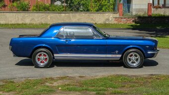 Ford Mustang - 4