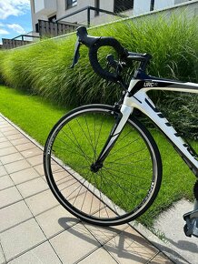 Predám cestný bicykel Kellys URC 30 s karbónovým rámom - 4