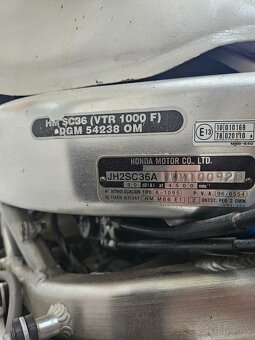 Honda vtr 1000 f - 4