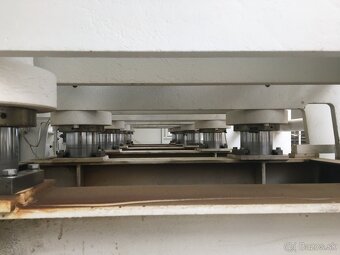 Průběžný dýhovací lis ORMA, desky 5100 x 1400 mm - 4