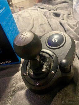 Volant, pedále, riadiacu páka - 4