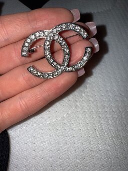 Brošňa chanel strieborná - 4