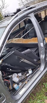 Predám karosériu Mercedes w204 kombi - 4