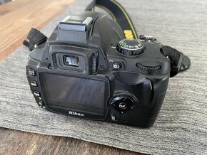 Predám Nikon D40 + 18-55 G II DX ED - 4