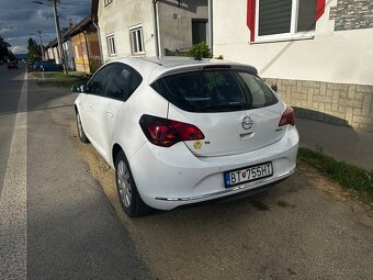 Opel Astra 1,4 Turbo 103kw - 4