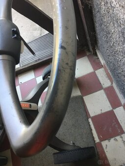 dizajnovy cerveny kocik Stokke - 4
