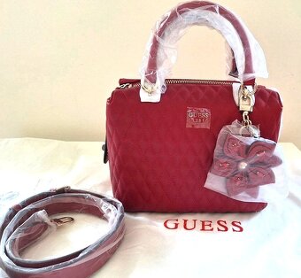 Nová GUESS kabelka v elegantnej červenej farbe - 4