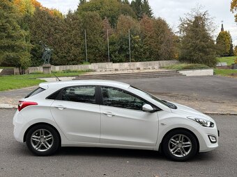 Hyundai i30 8/2015 1.4 Benzín Facelift Family - 4