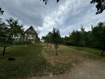 zľava na pozemok s plechovým záhradným domčekom Staré Hory - 4