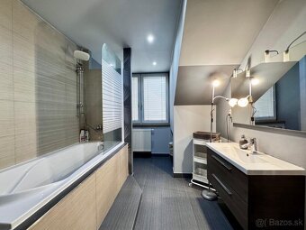 NA PRENÁJOM ELEGANTNÝ PODKROVNÝ 3-IZBOVÝ BYT V CENTRE MESTA - 4