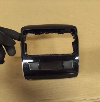 zadný displej, popolník Superb 3 - 4