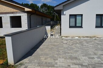 REZERVOVANÝ: skolaudovaný 4 izbový rodinný dom (B) na pozemk - 4
