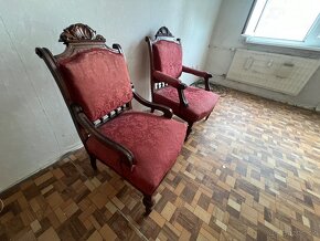 Predám - dve starožitné zámocké kreslá na foto. - 4