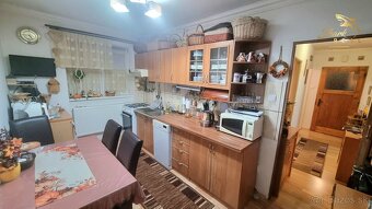 Útulný 2 izbový byt na ulici Komenského s teraskou a záhra - 4