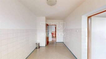 Na predaj dvojpodlažný rodinný dom - LEOPOLDOV, 710 m2 - 4