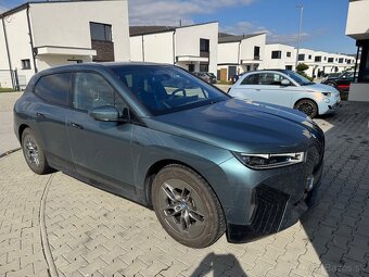 Predám BMW IX M60 - 4