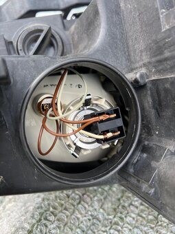 Predne svetlo vw touran - 4