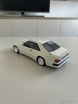 Mercedes Benz 300 CE AMG 1:18 - 4