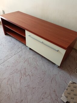 Skrinka na TV - 4