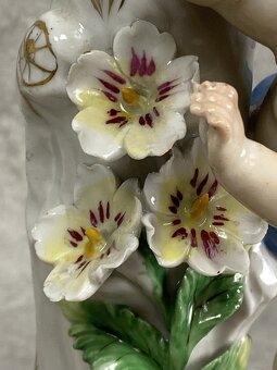 Honosný 4plamnenný porcelánový svietnik s postavičkou Putti - 4
